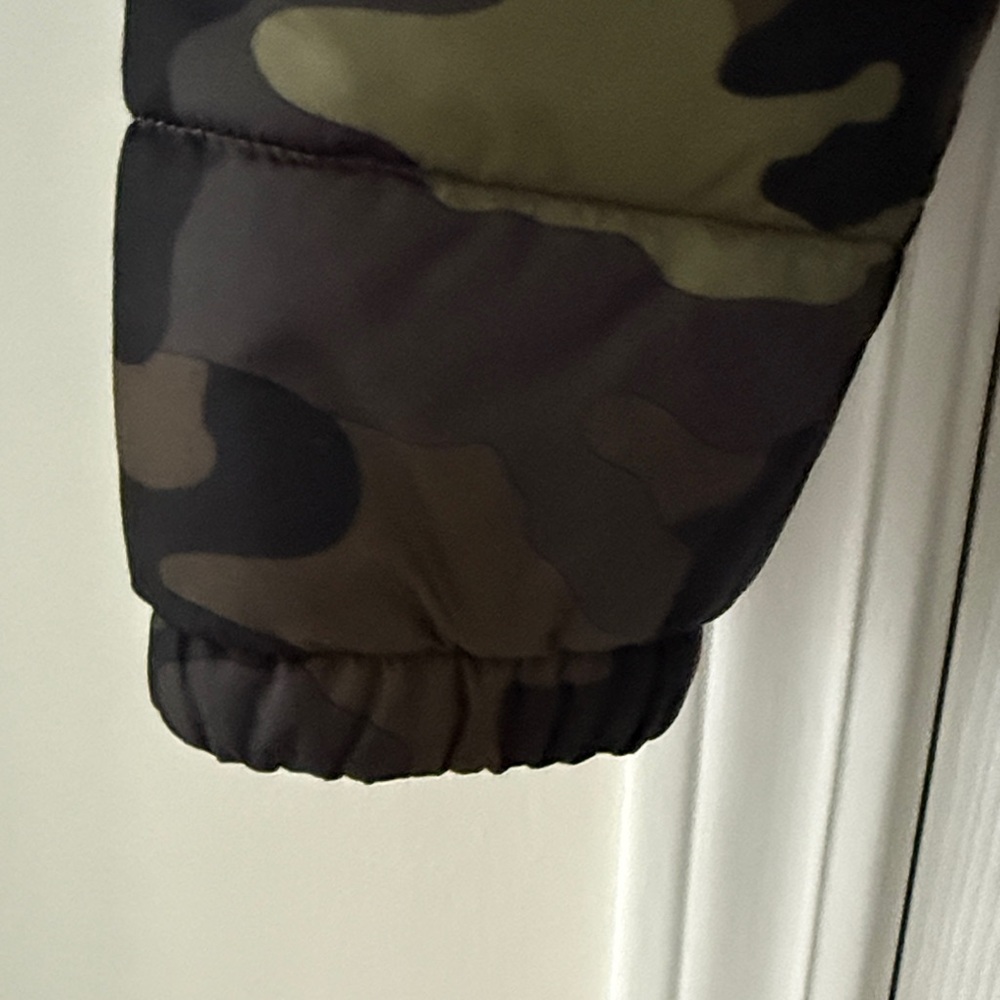 The North Face Kids Camo Puffer Jacket - Black and Brown - reversible - Picture 6 of 11